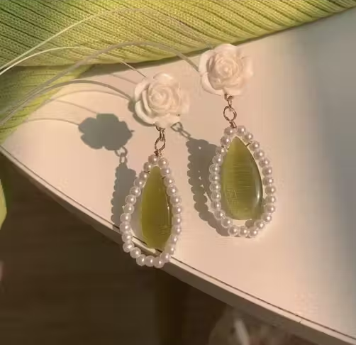 White Rose Earrings – Rose Gold-Plated Chandelier Dangle Earrings for Sensitive Ears